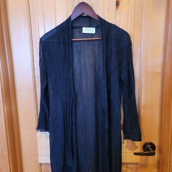 J Valdi Shrug  - Picture 1 of 2